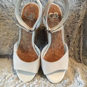 Cream, wedge Gianni Bini sandals
